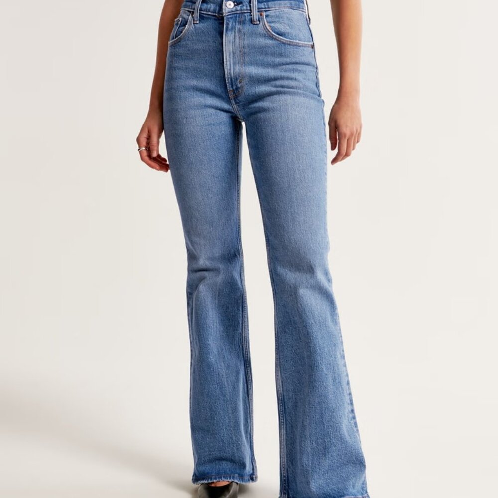 Abercrombie & Fitch Vintage Flare High Rise Size 6 Short Medium Wash